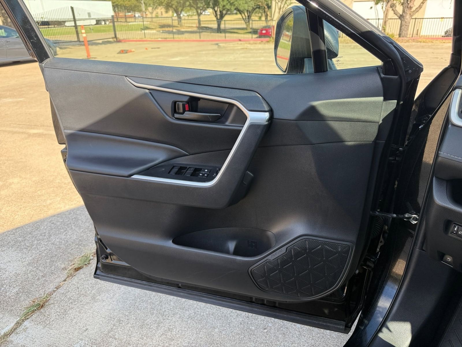 Thumbnail: 2025 Toyota RAV4 - 20