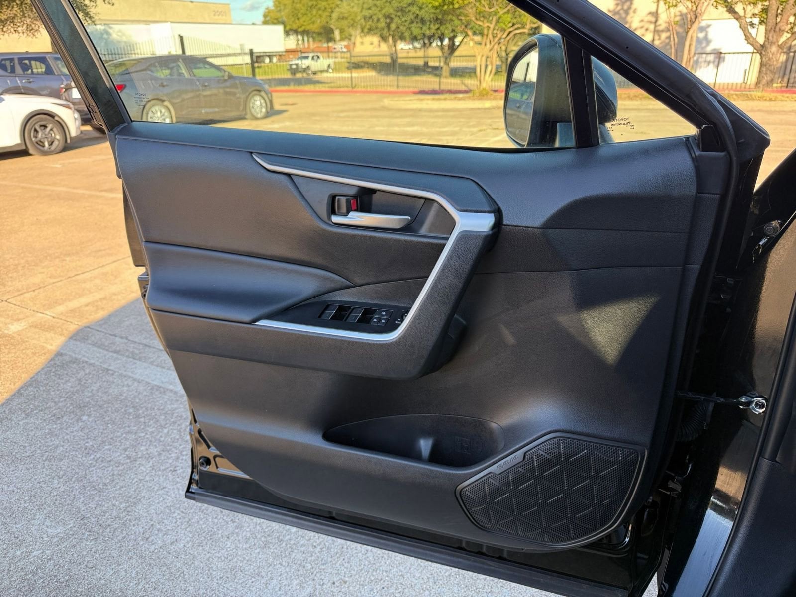 Thumbnail: 2025 Toyota RAV4 - 20