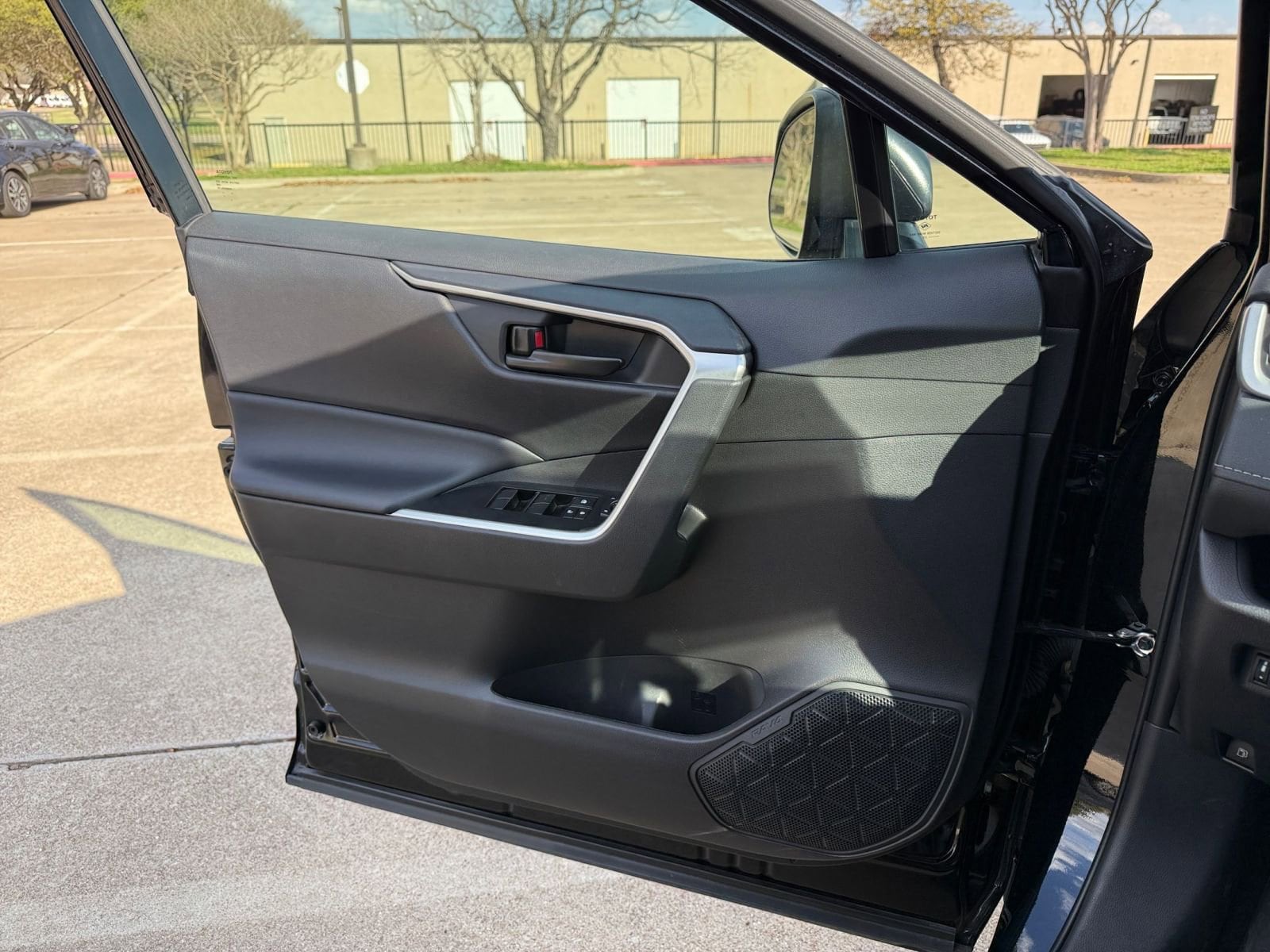 Thumbnail: 2025 Toyota RAV4 - 20