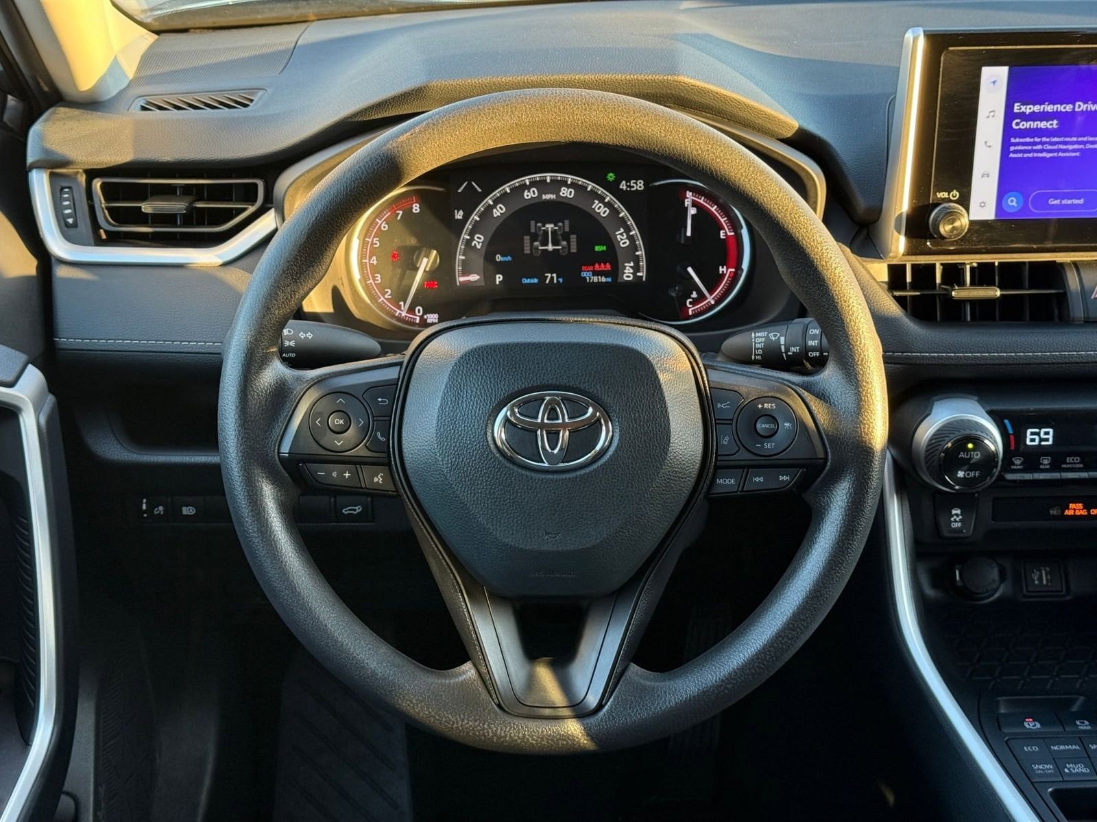 Thumbnail: 2025 Toyota RAV4 - 28