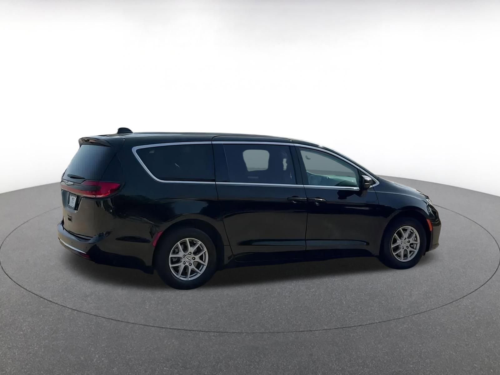 Thumbnail: 2024 Chrysler Pacifica - 15