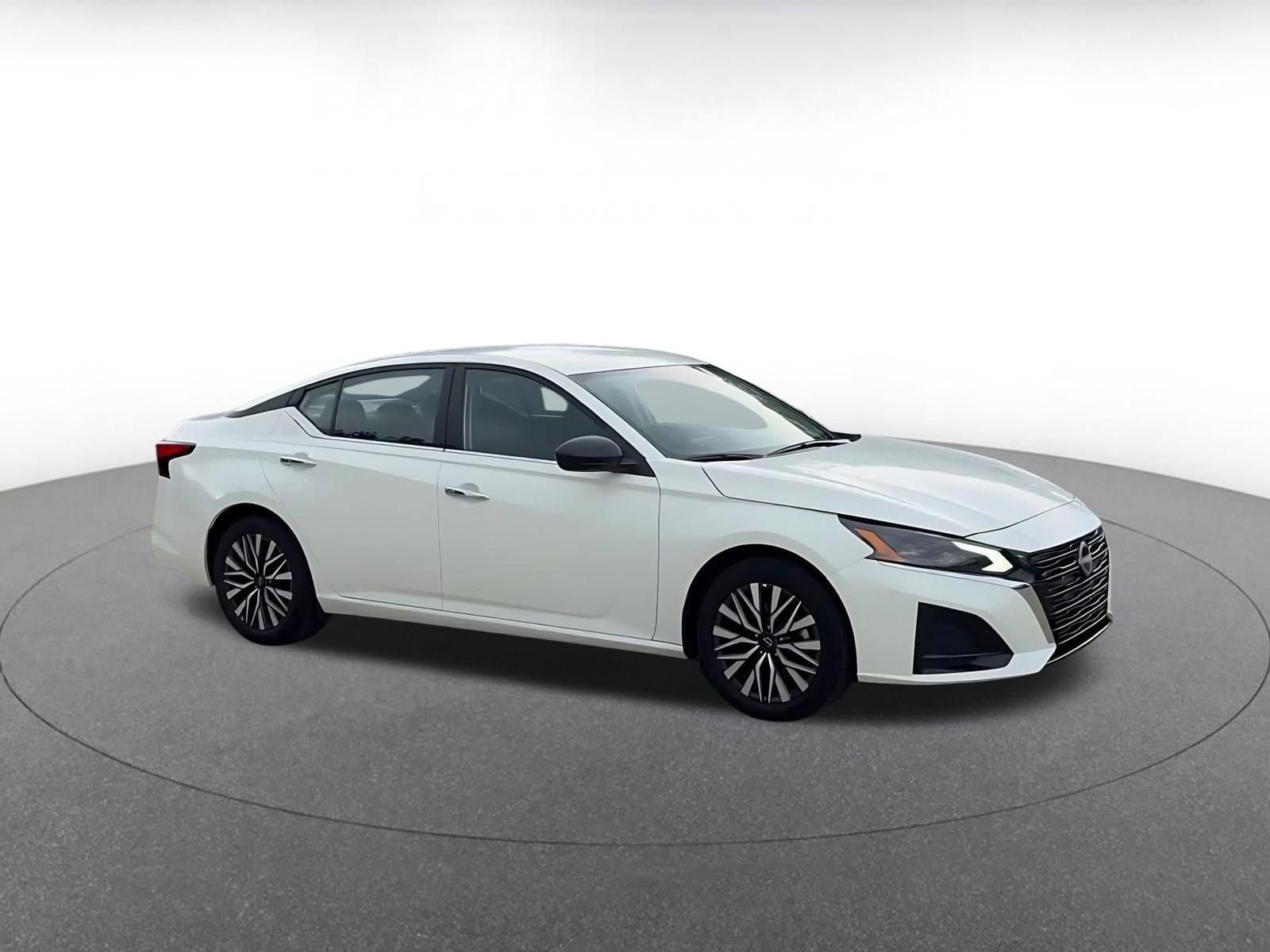 Thumbnail: 2025 Nissan Altima - 2