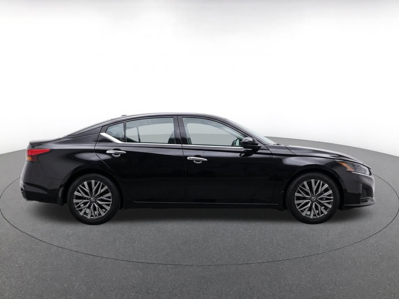 Thumbnail: 2025 Nissan Altima - 10