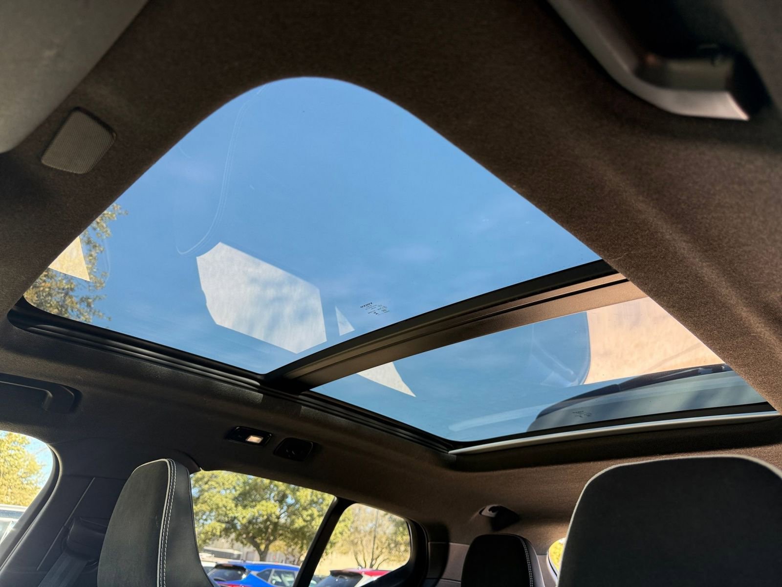 Thumbnail: 2023 Volvo XC40 - 35