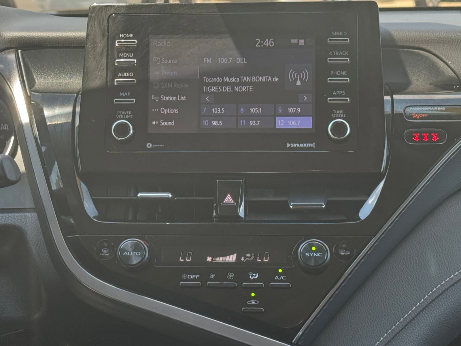 2022 Toyota Camry SE 18
