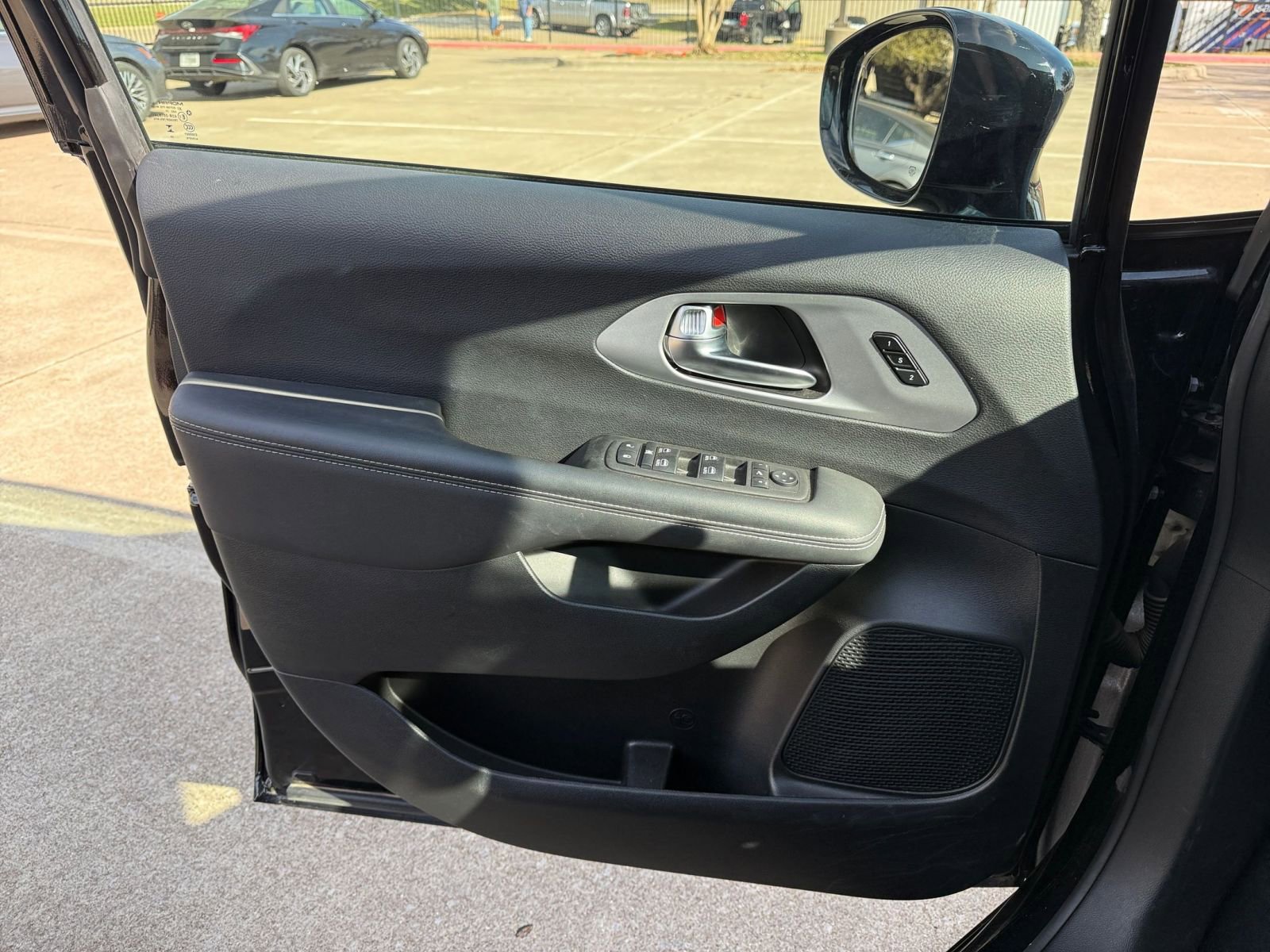 Thumbnail: 2025 Chrysler Pacifica - 21