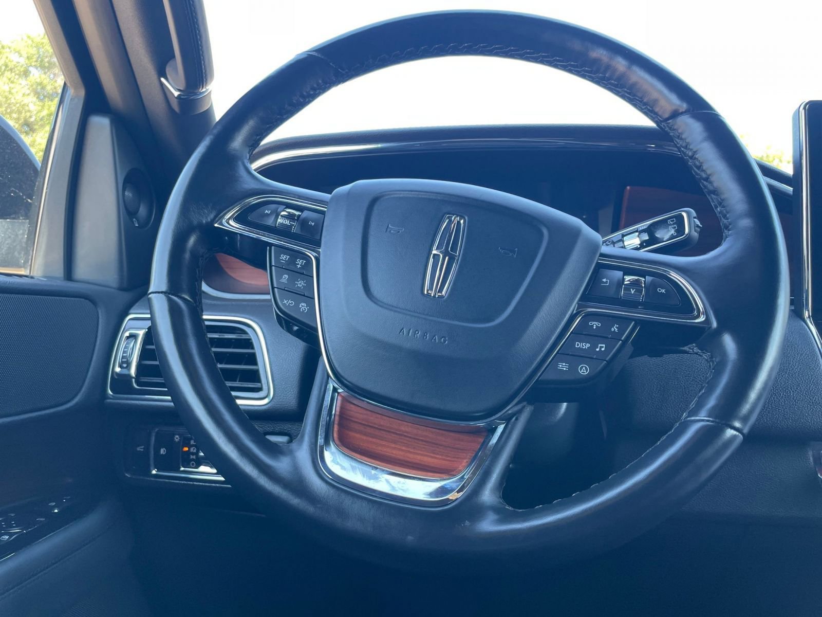 Thumbnail: 2024 Lincoln Navigator - 28