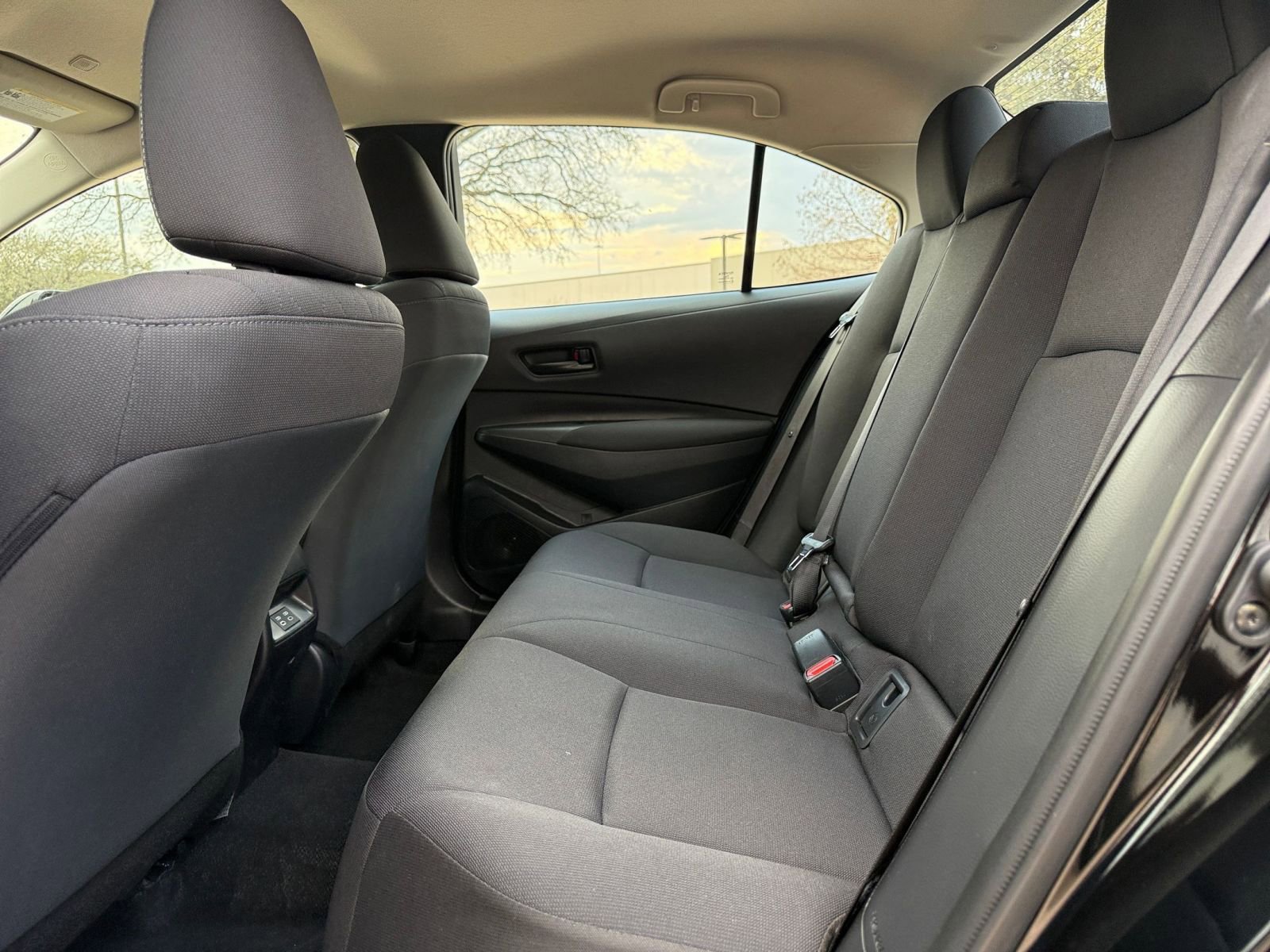 Thumbnail: 2025 Toyota Corolla - 25