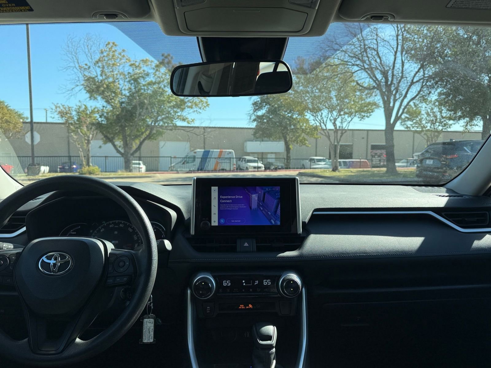 Thumbnail: 2025 Toyota RAV4 - 33