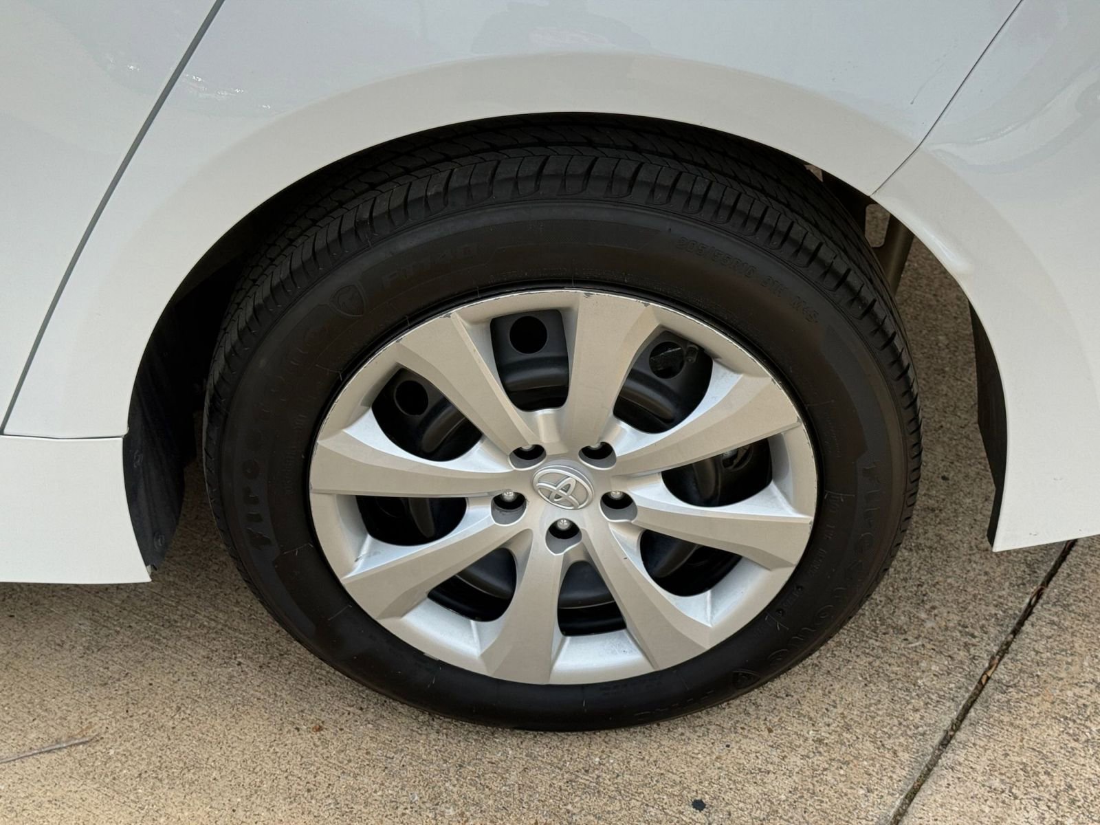 Thumbnail: 2025 Toyota Corolla - 30