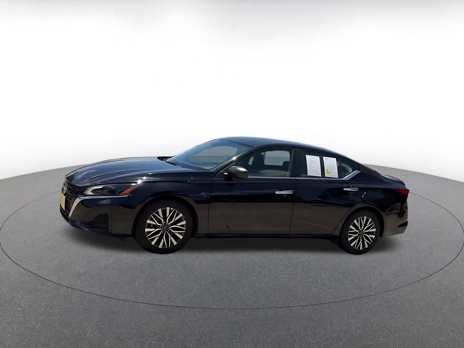 Thumbnail: 2025 Nissan Altima - 8