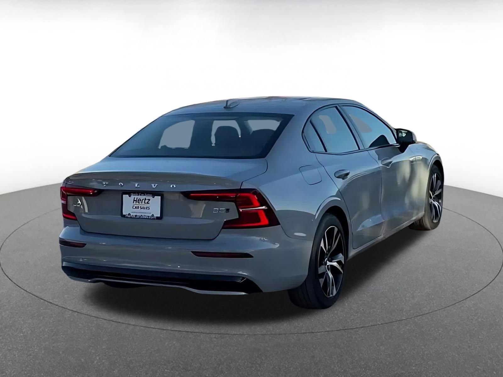 Thumbnail: 2025 Volvo S60 - 15