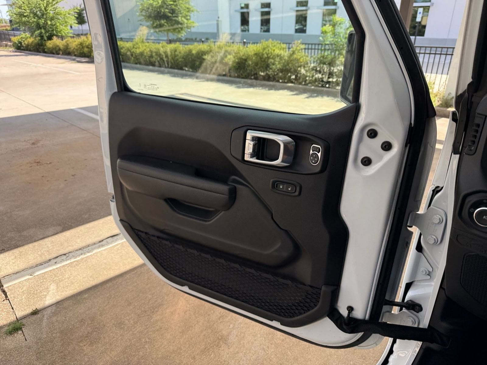 Thumbnail: 2025 Jeep Wrangler - 18