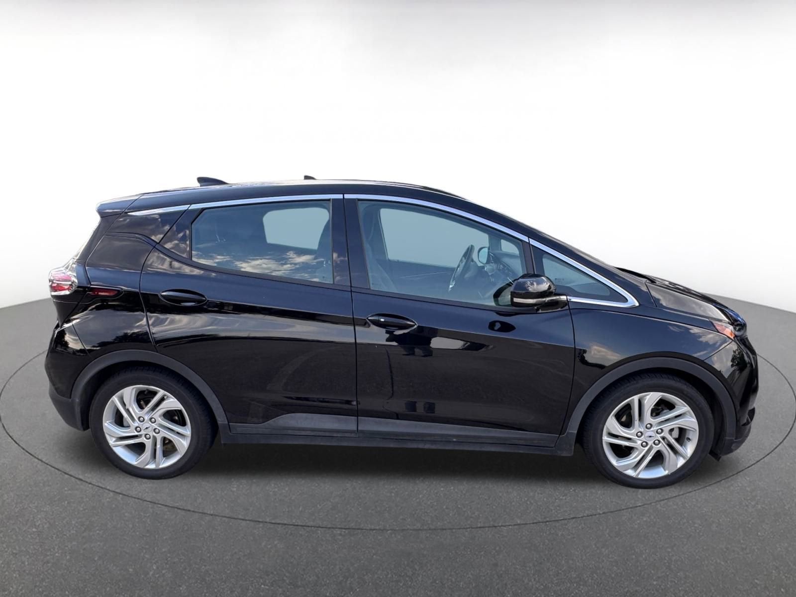 Thumbnail: 2023 Chevrolet Bolt EV - 5