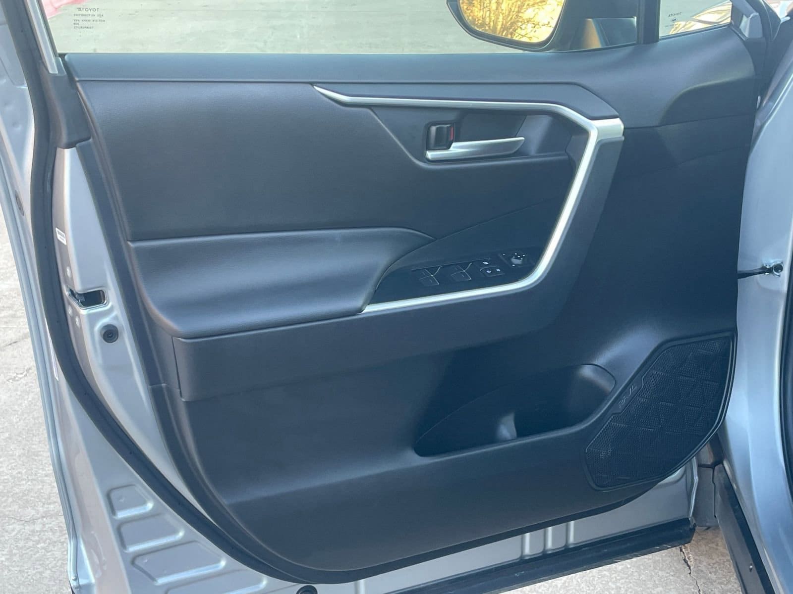 Thumbnail: 2025 Toyota RAV4 - 20