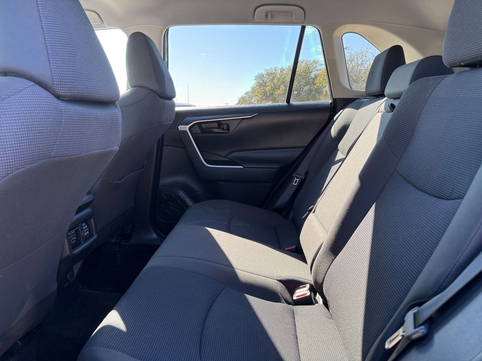 Thumbnail: 2025 Toyota RAV4 - 27