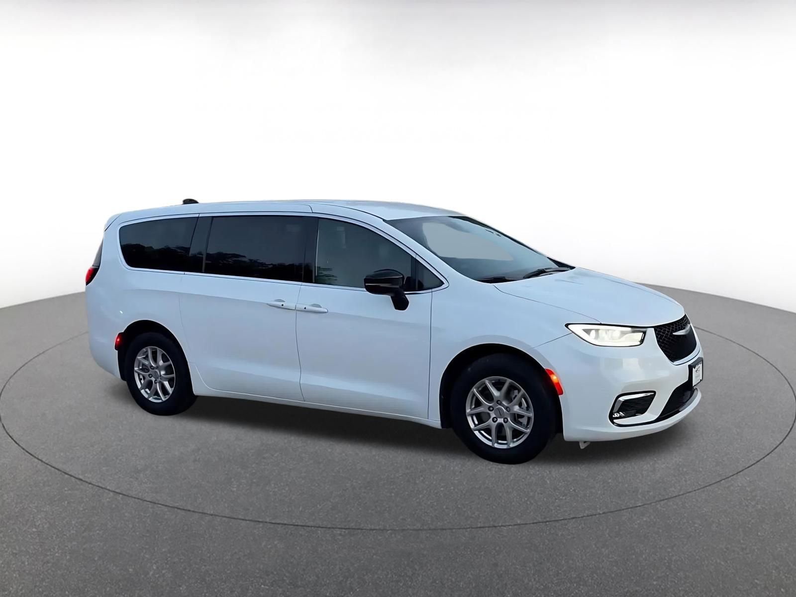 Thumbnail: 2025 Chrysler Pacifica - 2