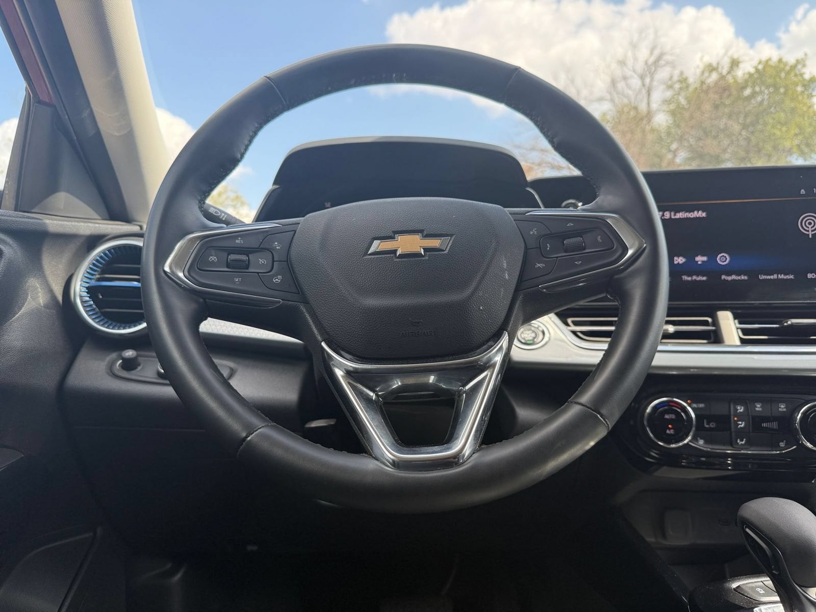 Thumbnail: 2025 Chevrolet Trax - 28