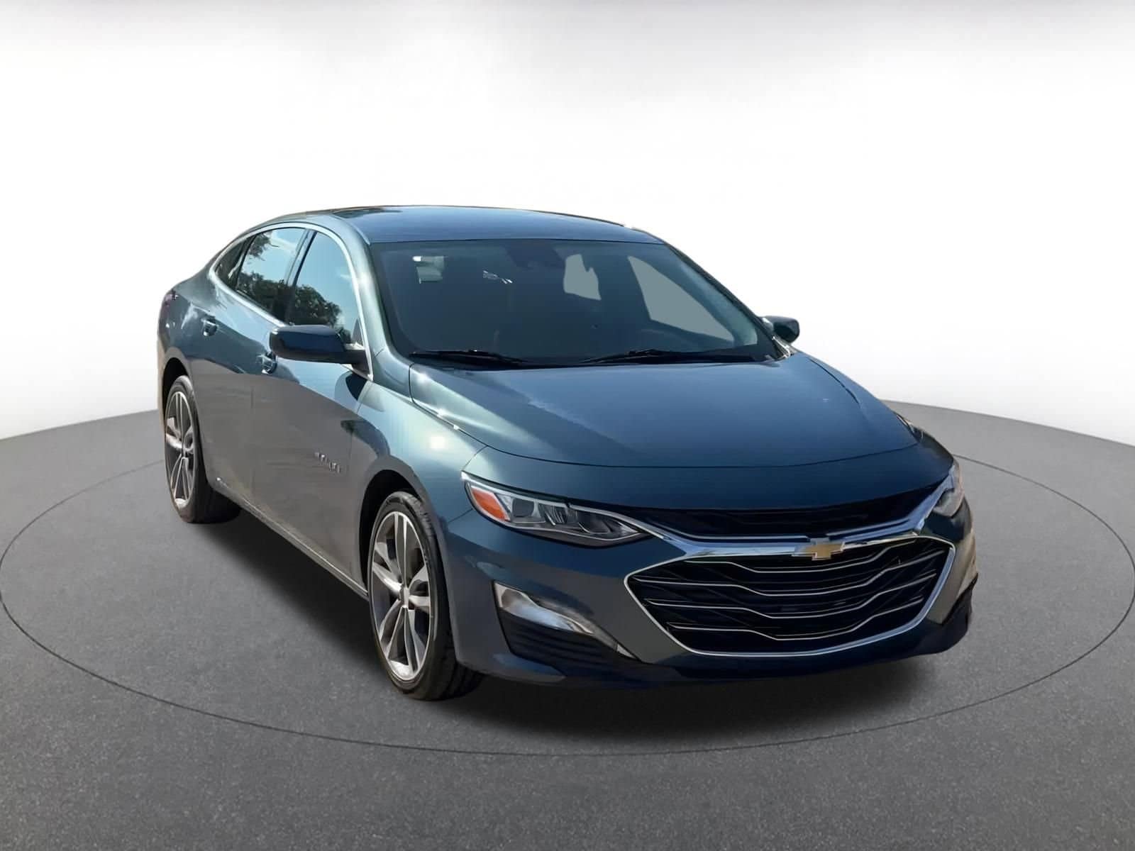 Thumbnail: 2024 Chevrolet Malibu - 3
