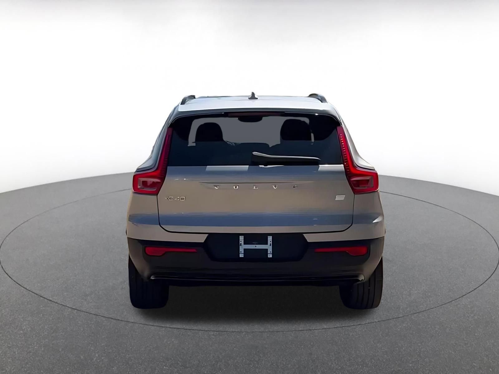 Thumbnail: 2023 Volvo XC40 - 12