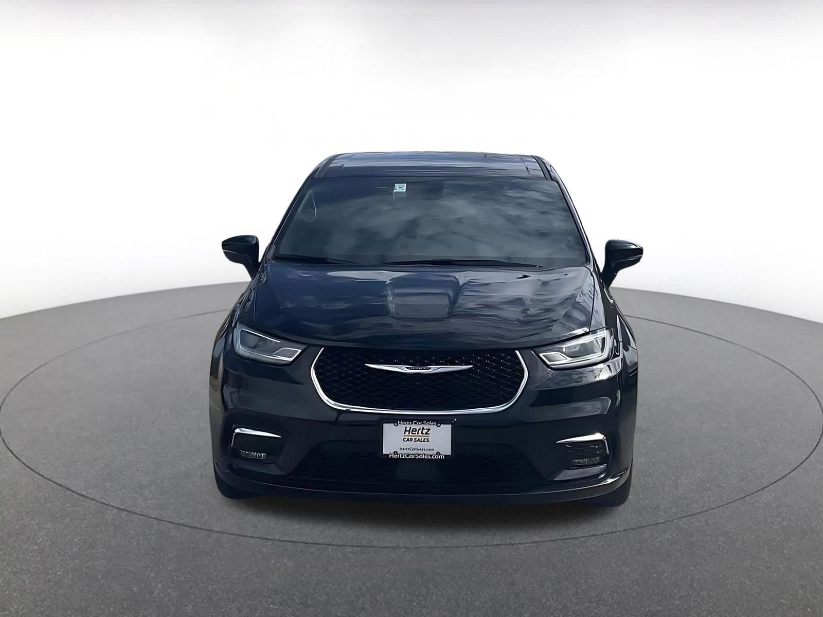 Thumbnail: 2025 Chrysler Pacifica - 4