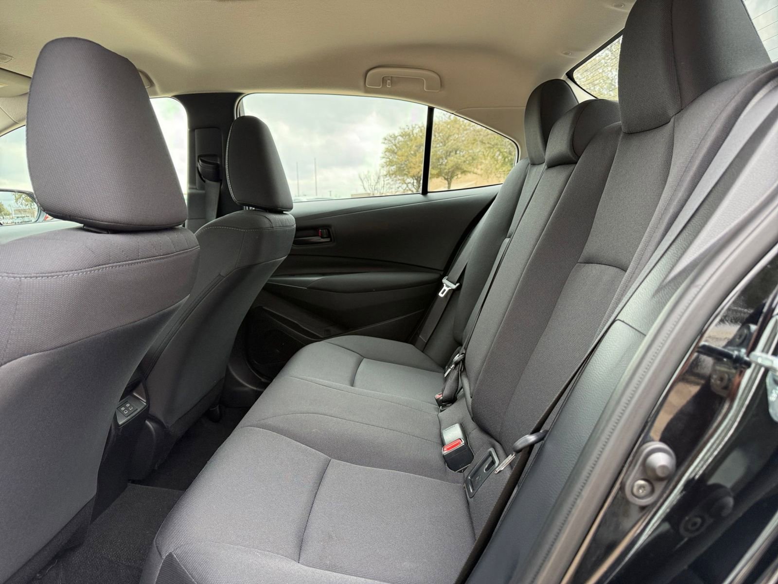 Thumbnail: 2025 Toyota Corolla - 25