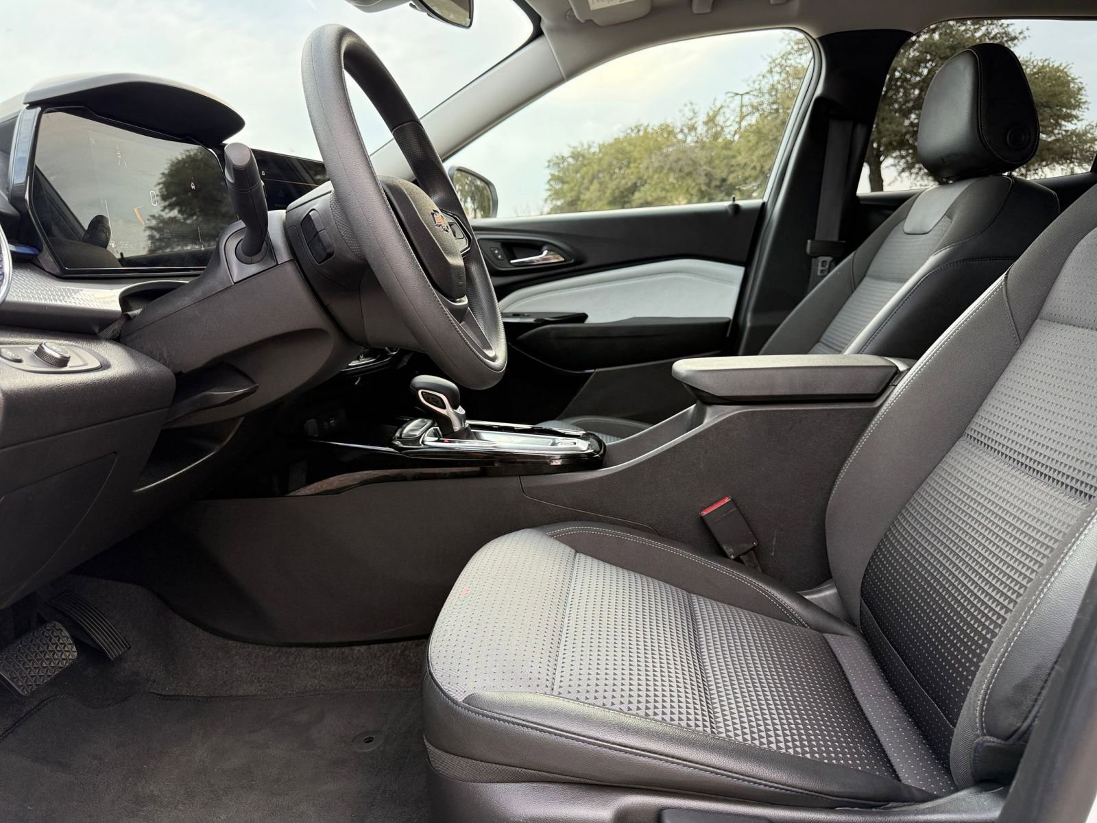 Thumbnail: 2025 Chevrolet Trax - 27