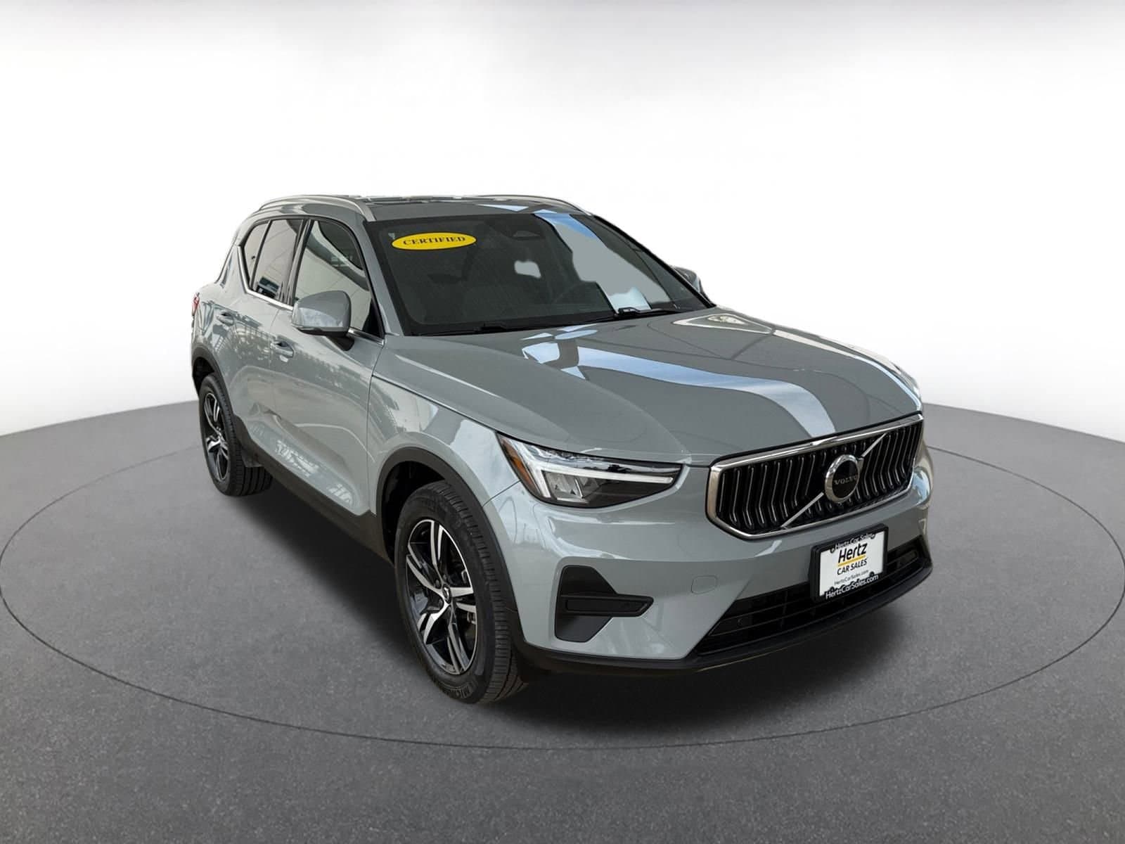 Thumbnail: 2024 Volvo XC40 - 1