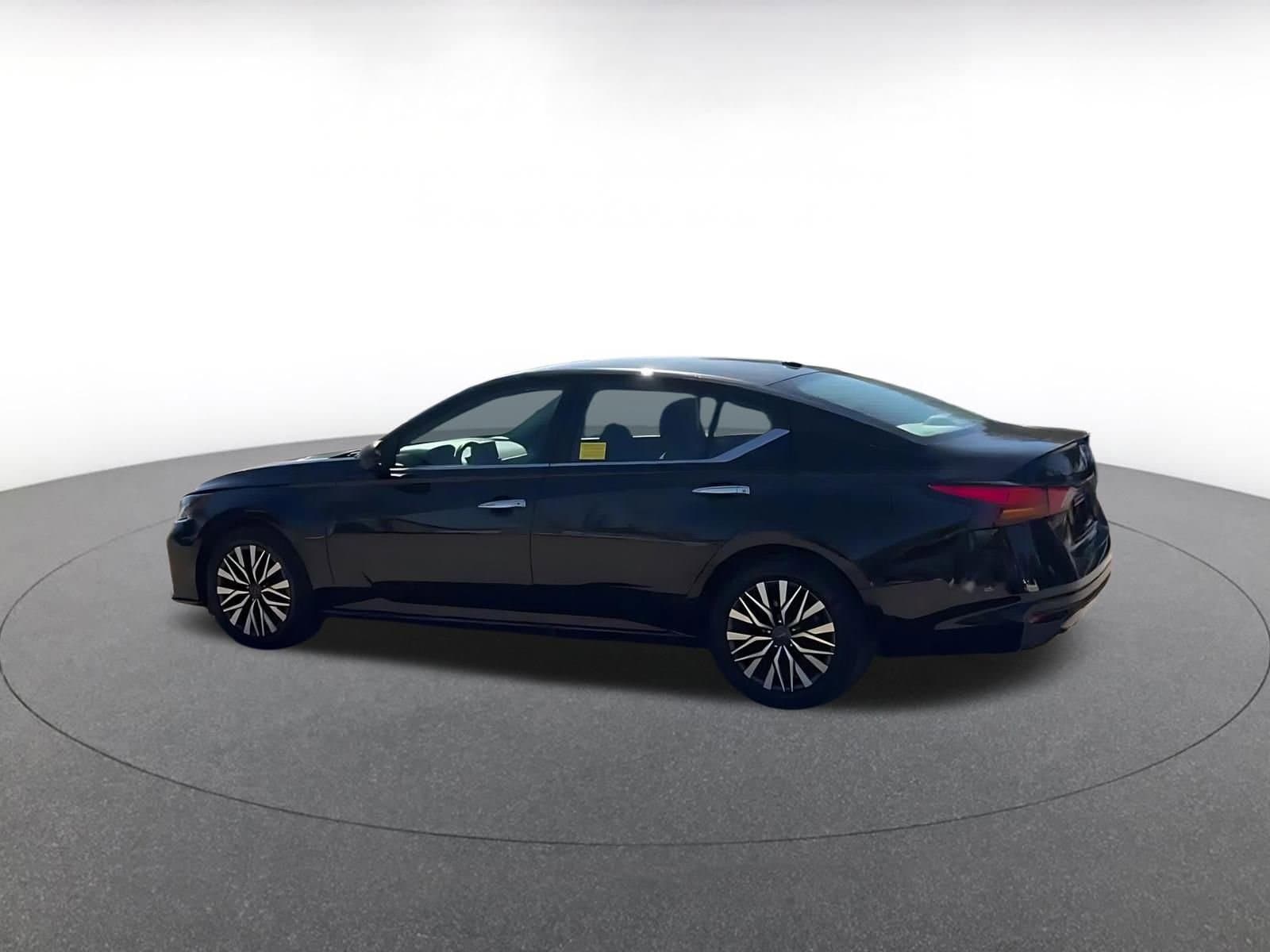 Thumbnail: 2025 Nissan Altima - 10