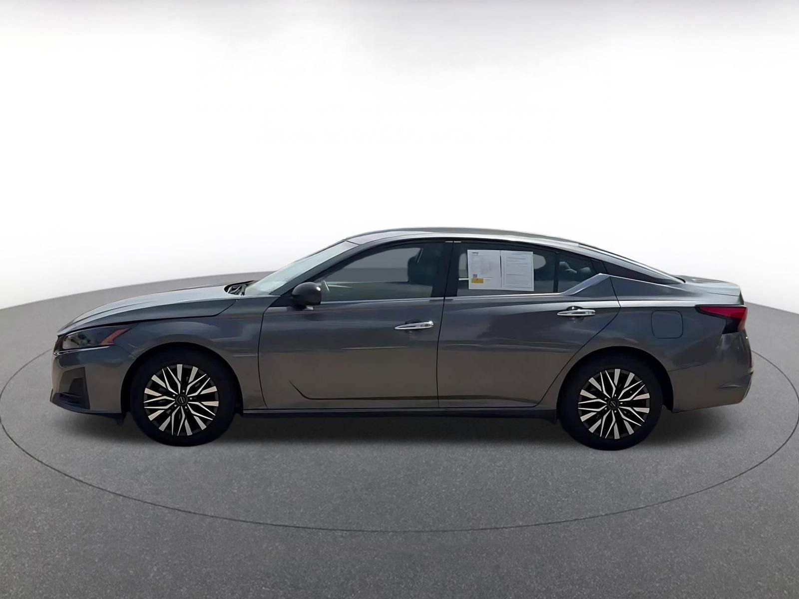 Thumbnail: 2025 Nissan Altima - 9