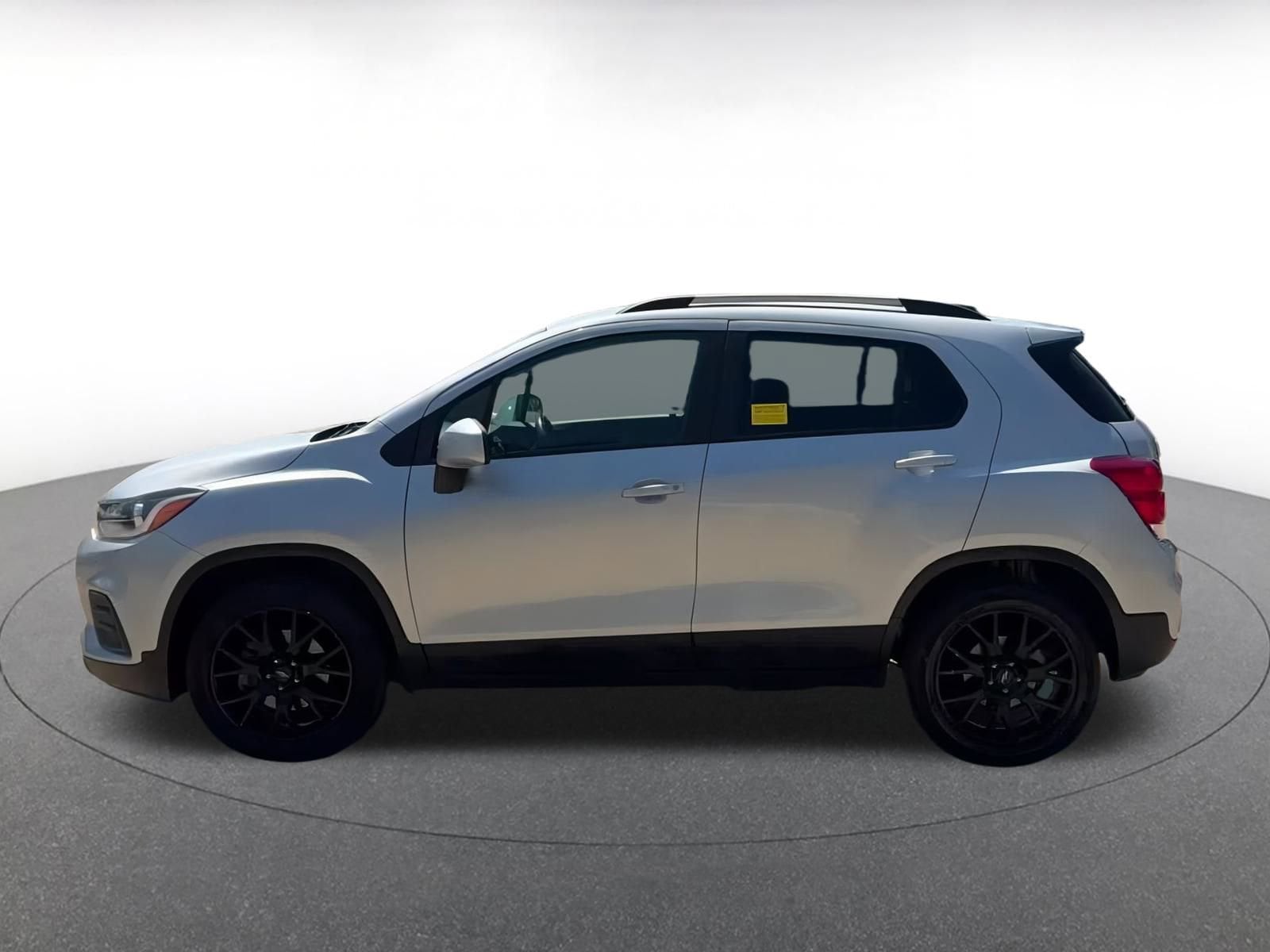 Thumbnail: 2022 Chevrolet Trax - 9
