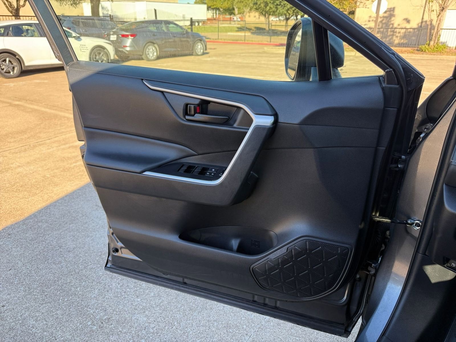 Thumbnail: 2025 Toyota RAV4 - 20