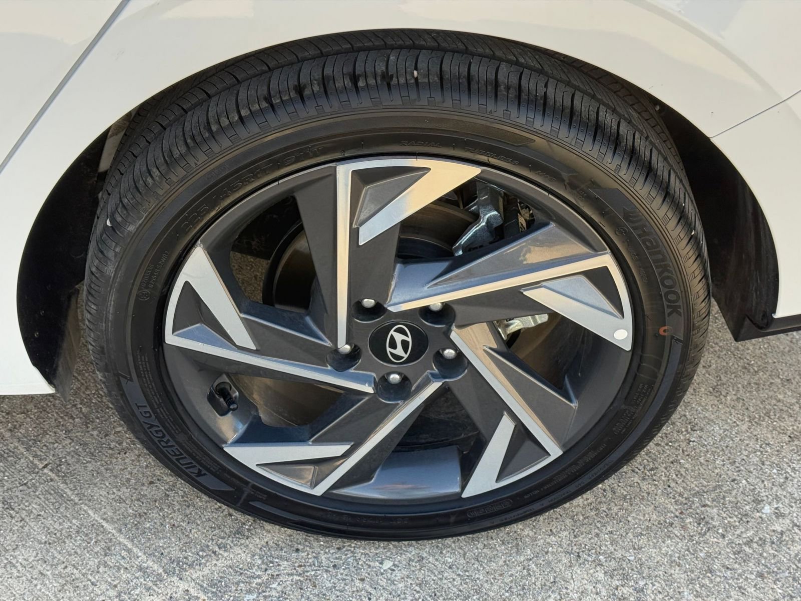 Thumbnail: 2025 Hyundai Elantra - 32