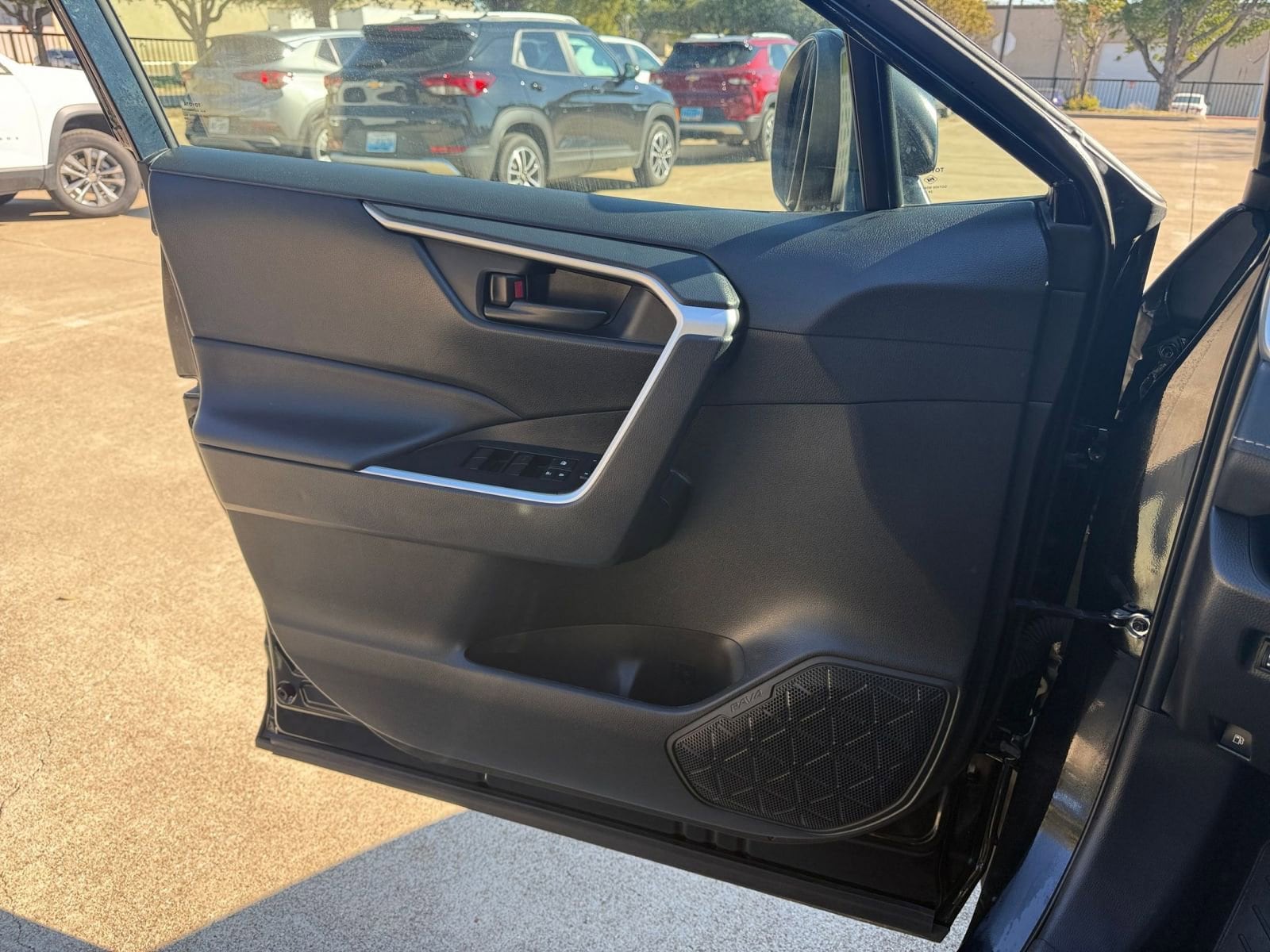 Thumbnail: 2025 Toyota RAV4 - 20