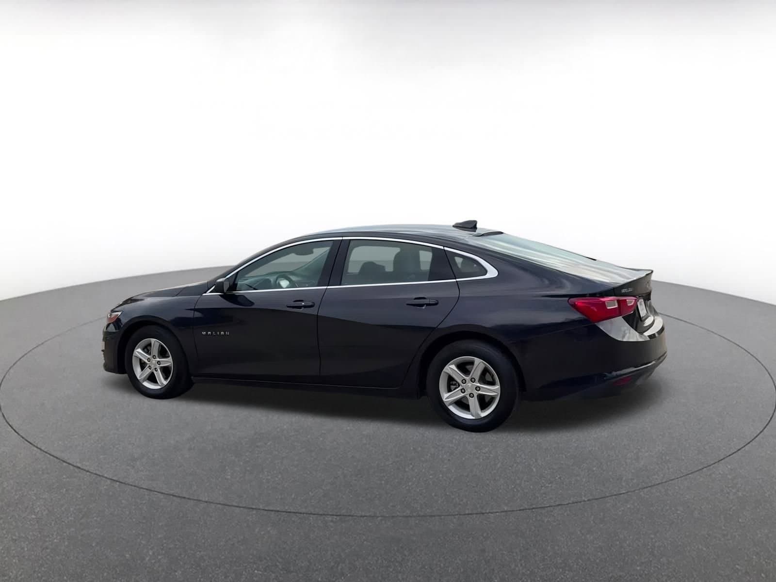 Thumbnail: 2023 Chevrolet Malibu - 10