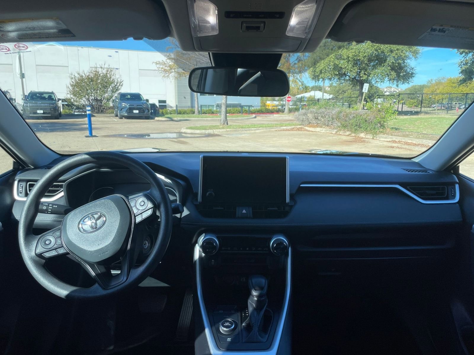 Thumbnail: 2025 Toyota RAV4 - 33