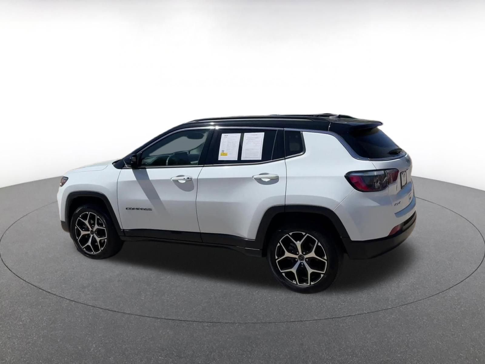 Thumbnail: 2025 Toyota Corolla - 10