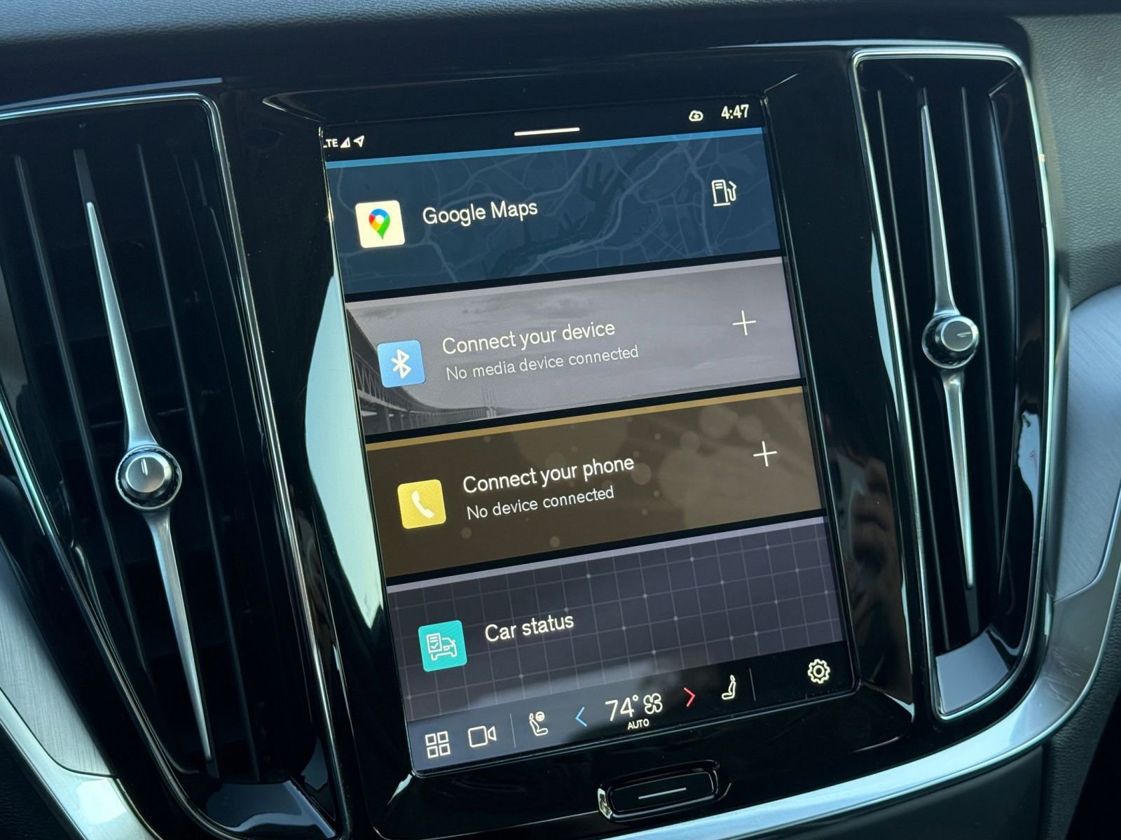 Thumbnail: 2025 Volvo S60 - 21