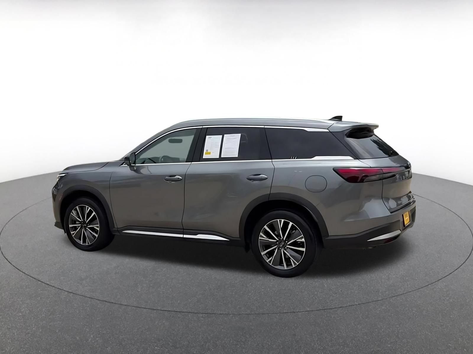 Thumbnail: 2026 INFINITI QX60 - 10