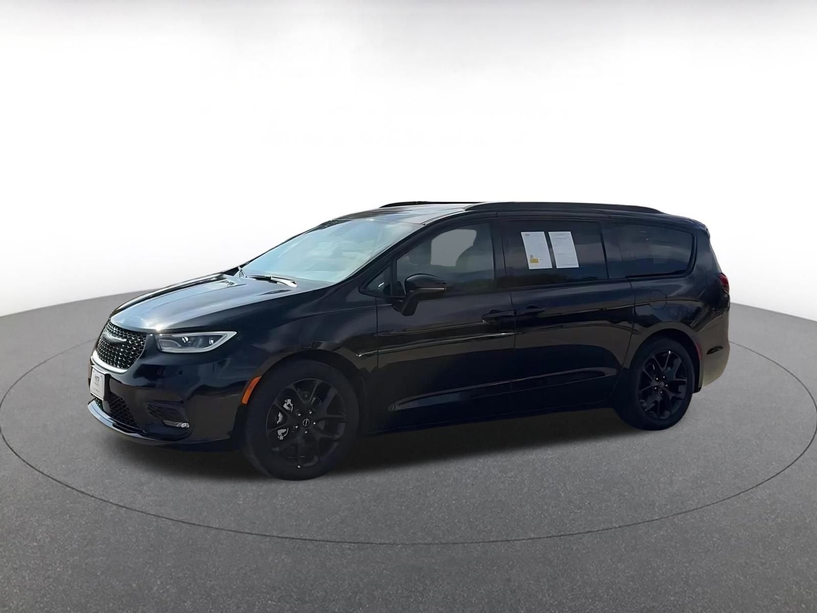 Thumbnail: 2025 Chrysler Pacifica - 8