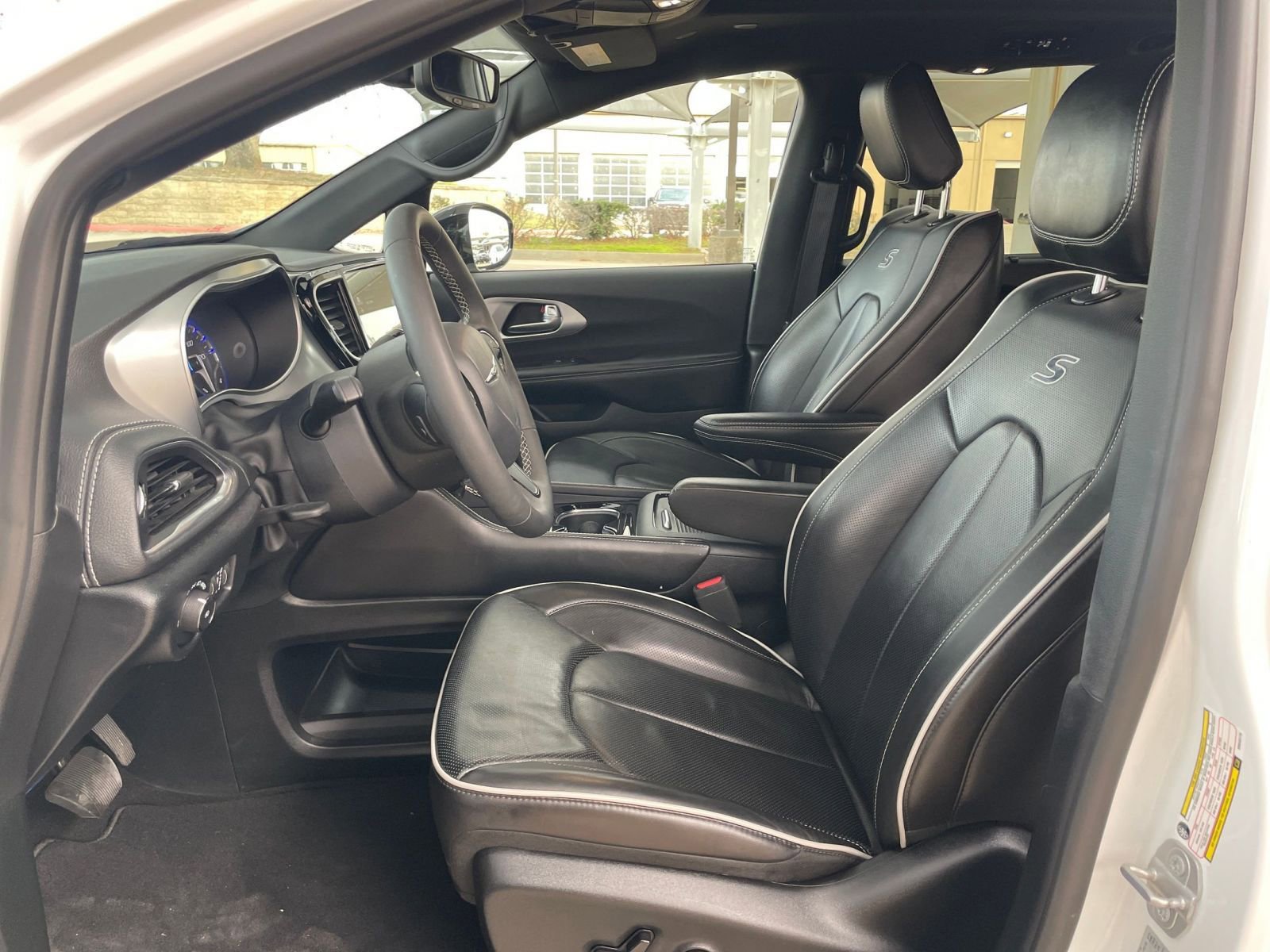 Thumbnail: 2025 Chrysler Pacifica - 29