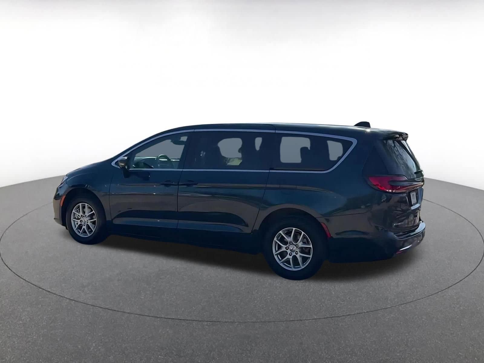 Thumbnail: 2025 Chrysler Pacifica - 10