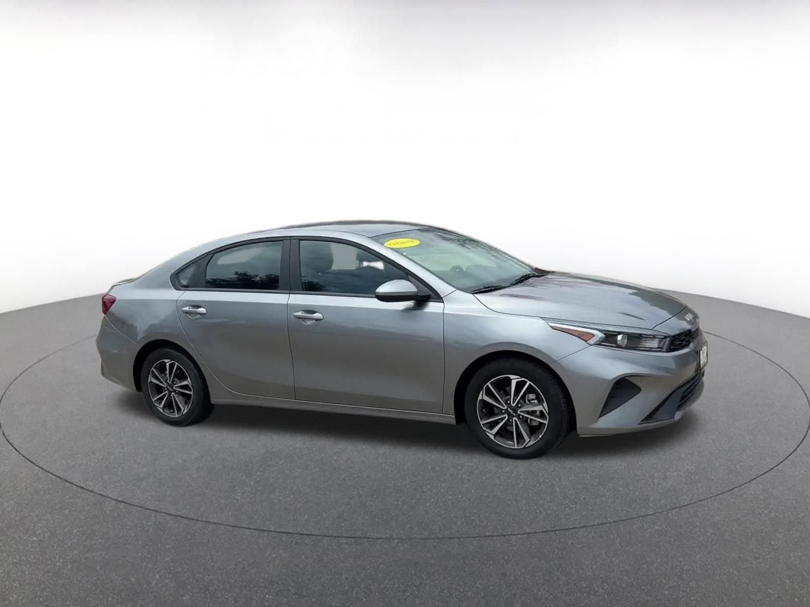 2024 Kia Forte LXS 2