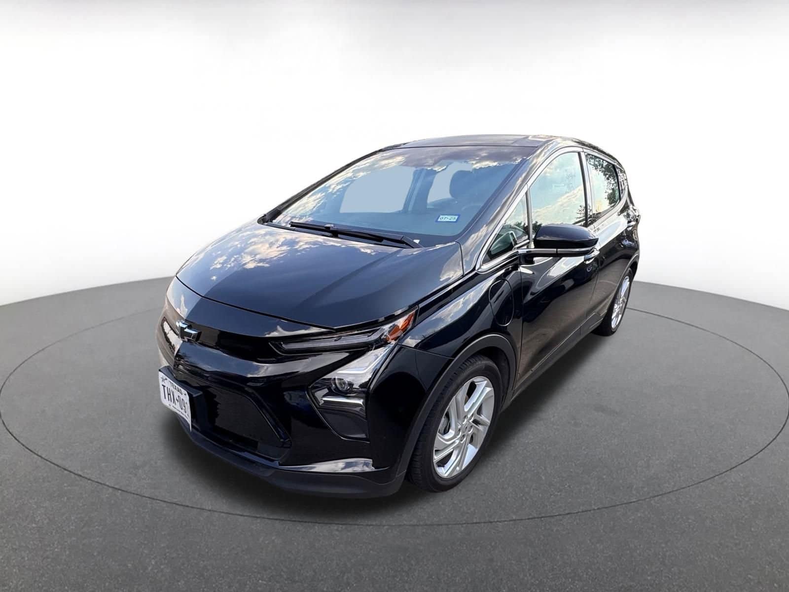 Thumbnail: 2023 Chevrolet Bolt EV - 2