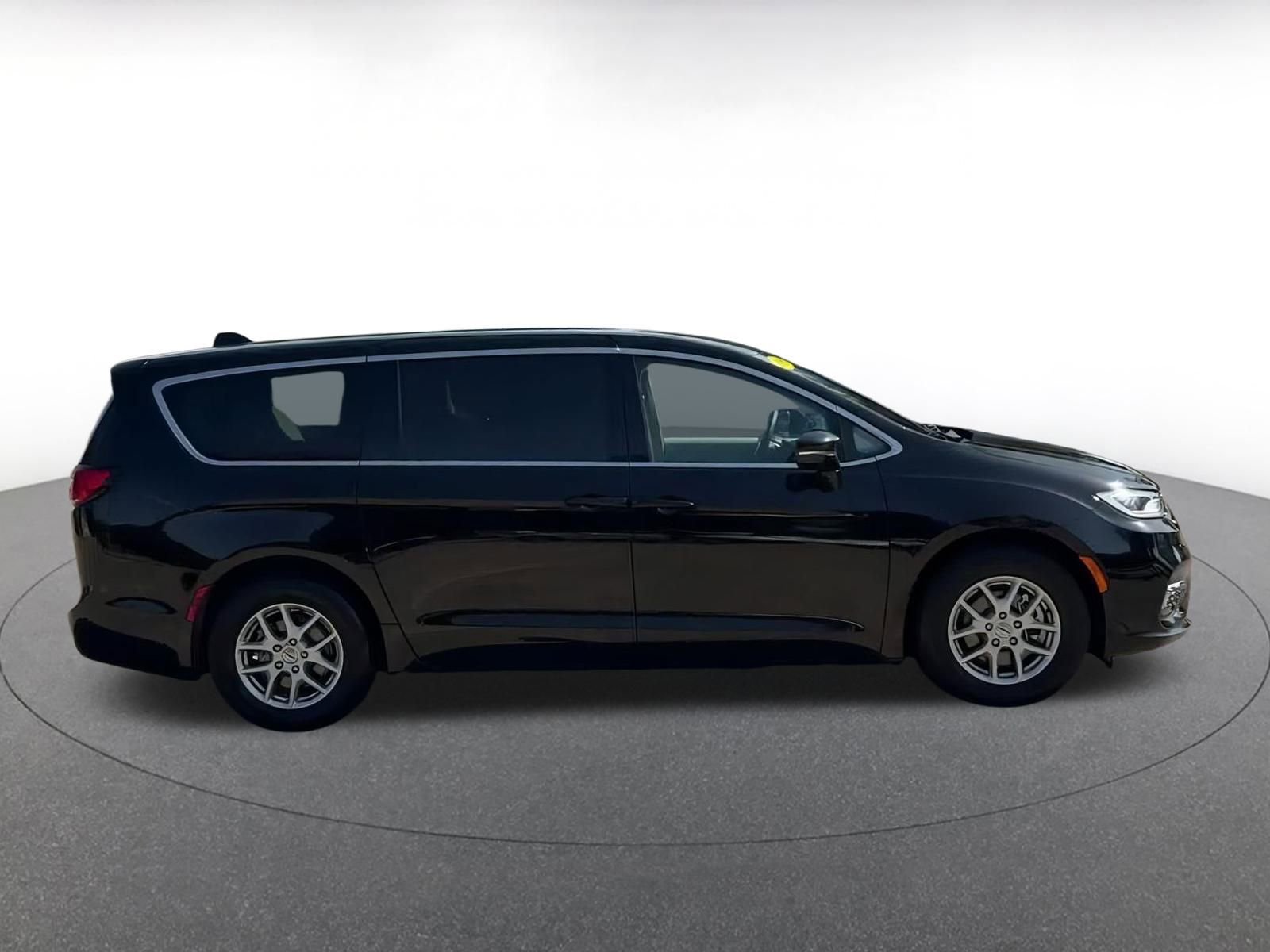 Thumbnail: 2024 Chrysler Pacifica - 16