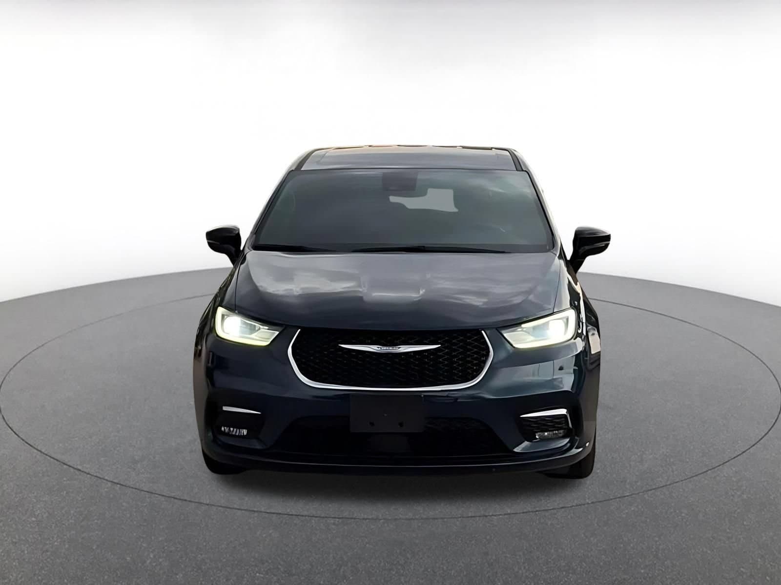 Thumbnail: 2025 Chrysler Pacifica - 4