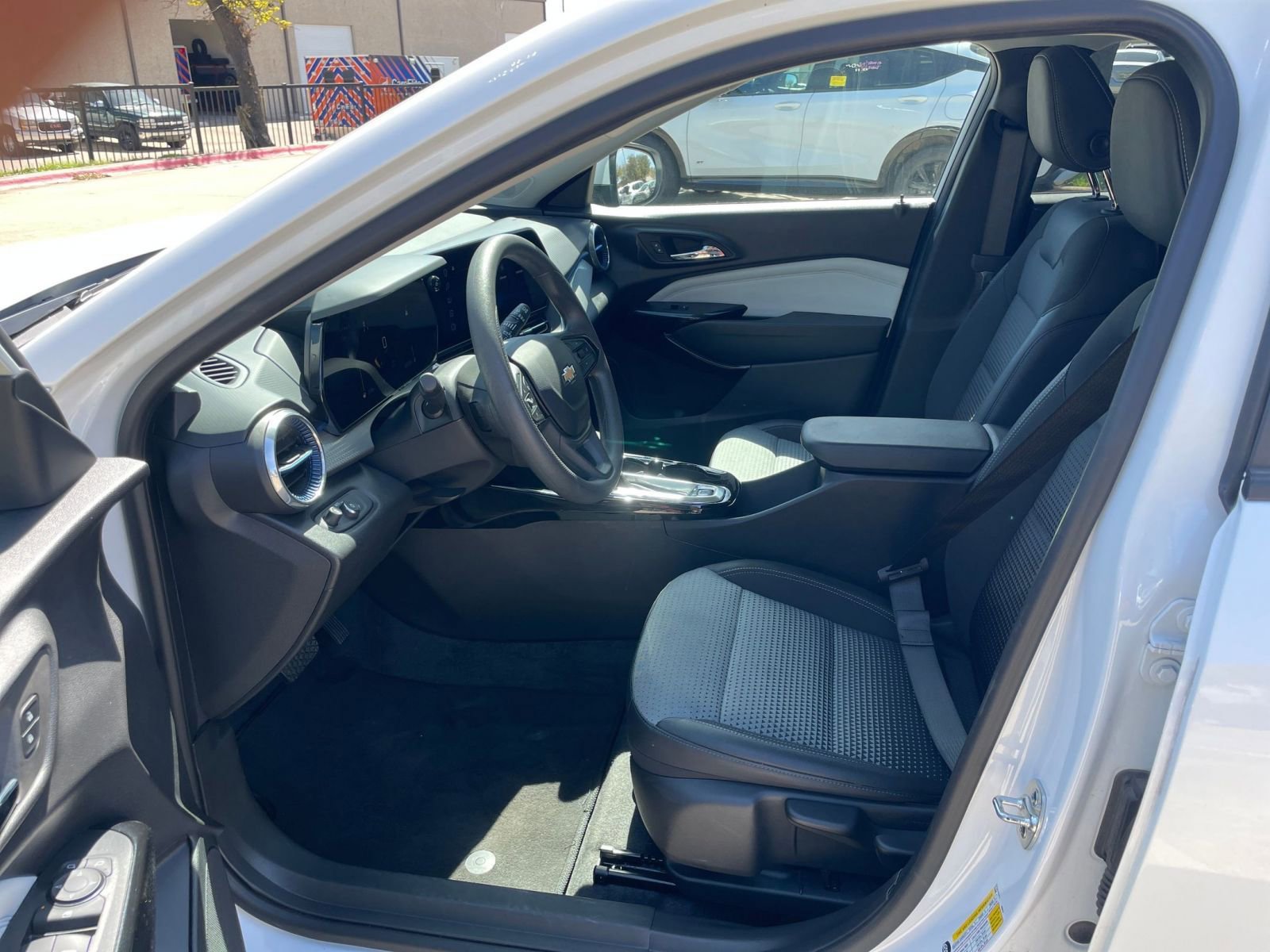 Thumbnail: 2025 Chevrolet Trax - 30