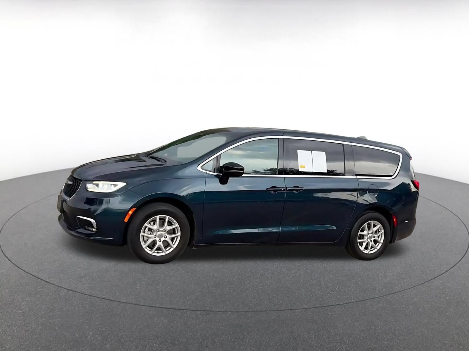 Thumbnail: 2025 Chrysler Pacifica - 7