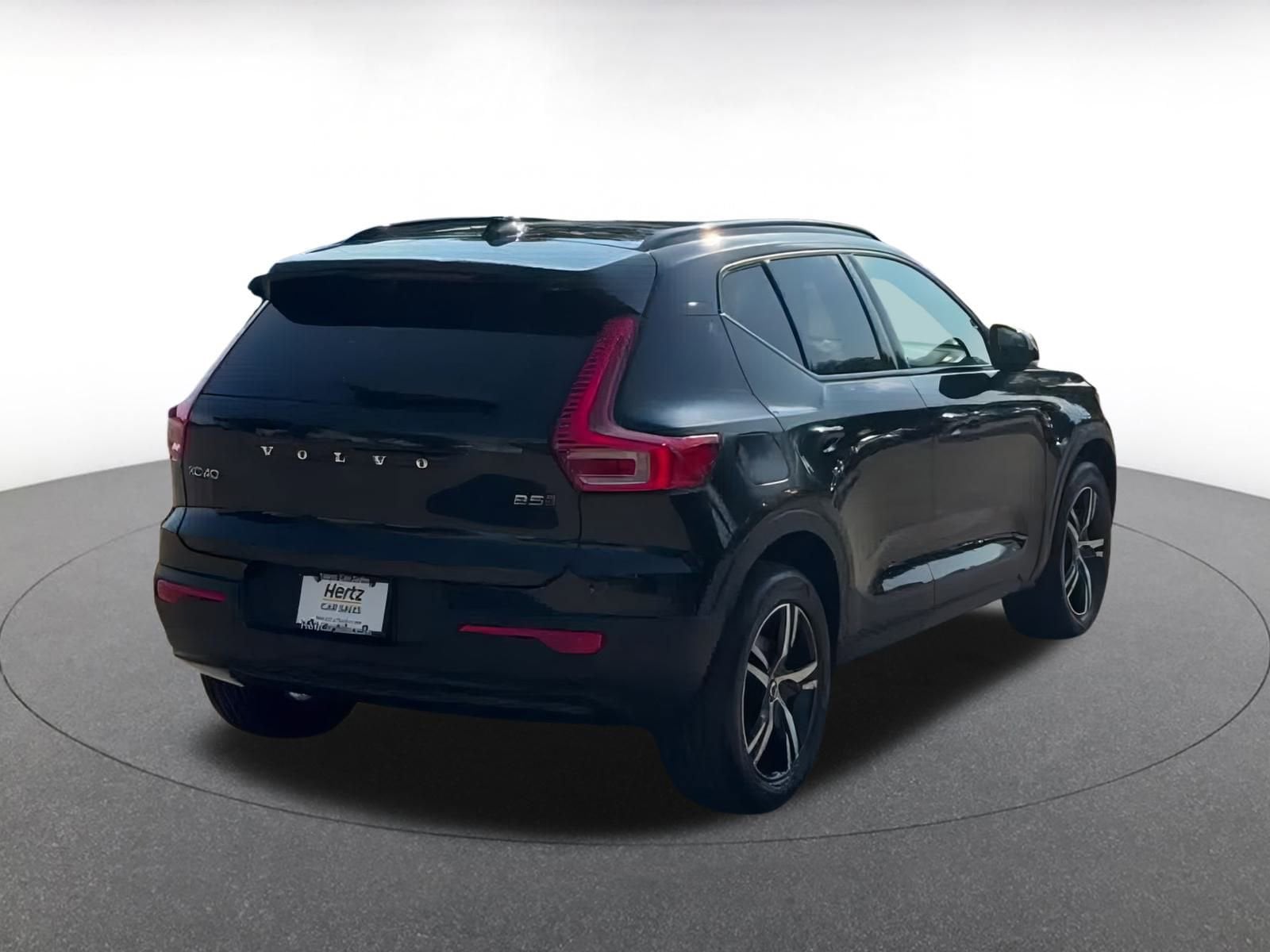Thumbnail: 2024 Volvo XC40 - 14