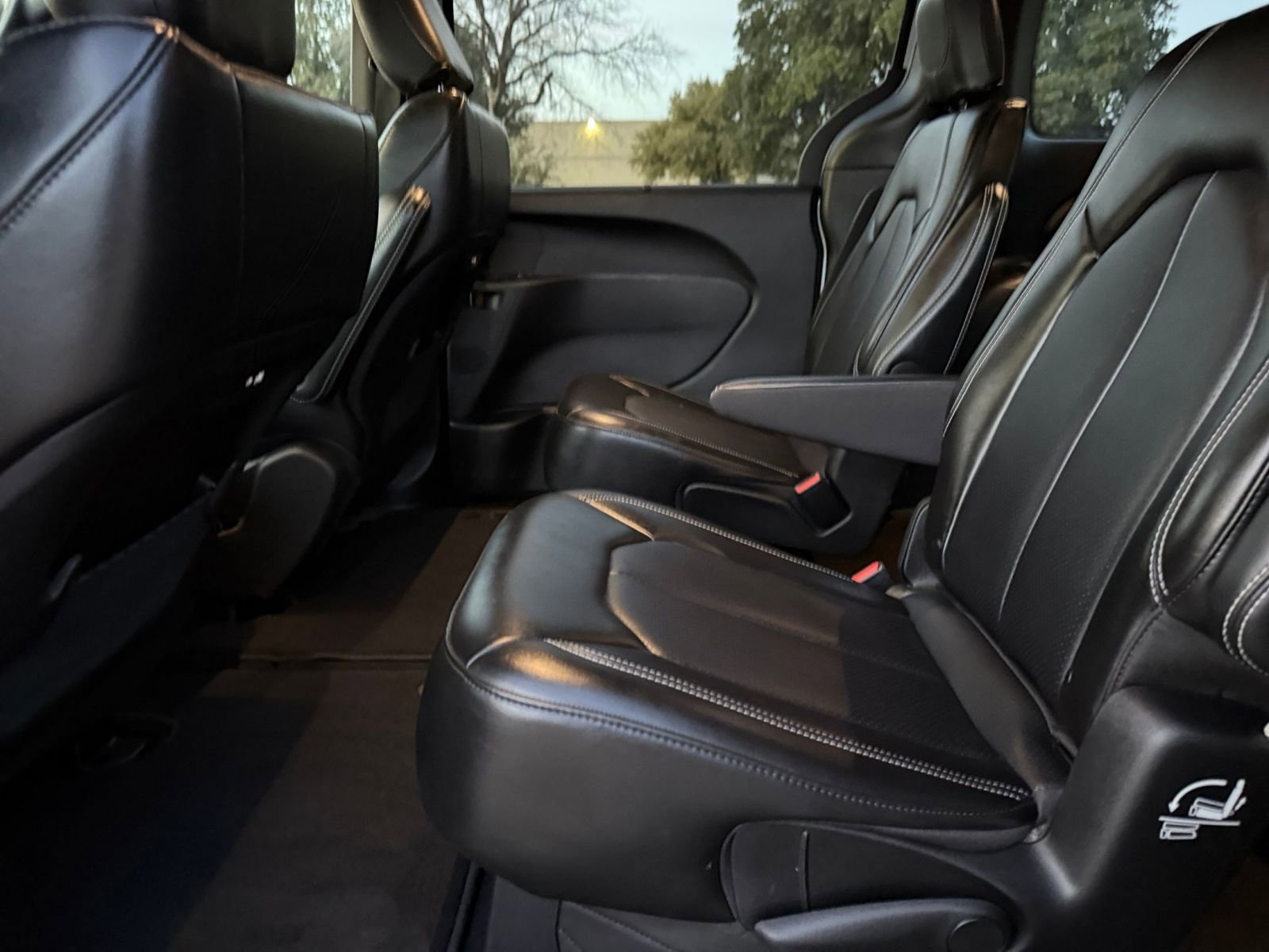 Thumbnail: 2025 Chrysler Pacifica - 28